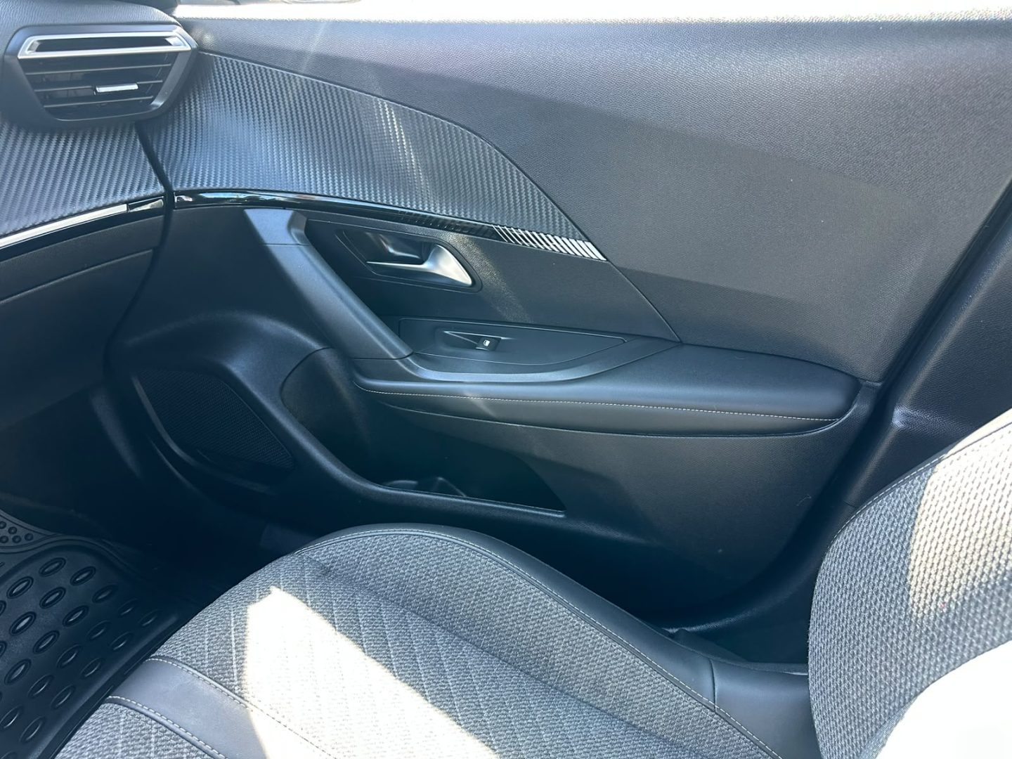 Peugeot 2008 Allure — foto 16 de 16