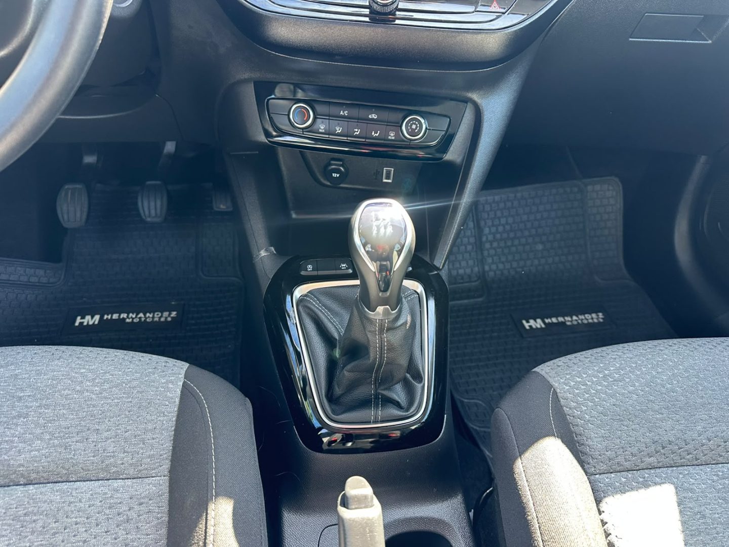 Opel Corsa — foto 7 de 17