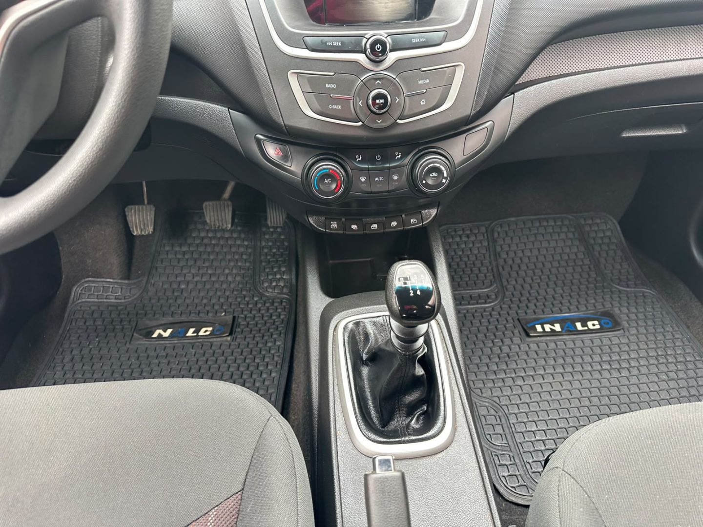 Chevrolet Sail — foto 11 de 14